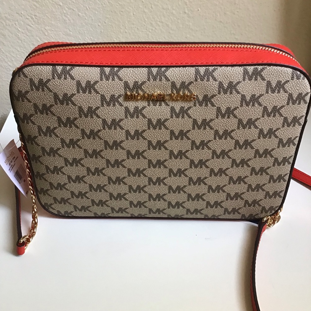 ❗️SOLD ❗️NWT Michael Kors LG EW Crossbody - Picture 1 of 8